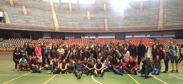 Registro os estudantes após aula de matemática no Mineirinho. Foto: Arquivo/Escola